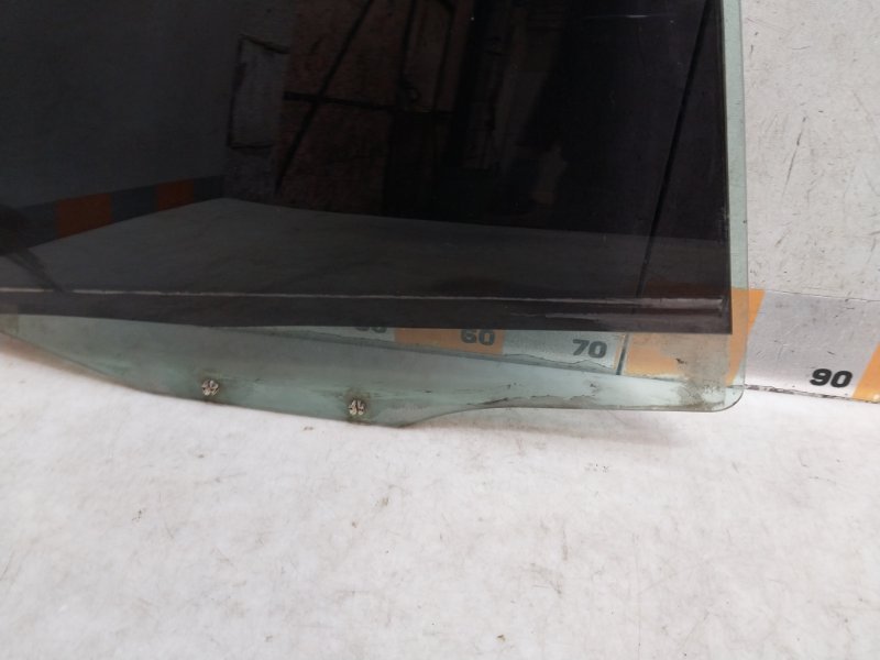 Стекло двери задней правой