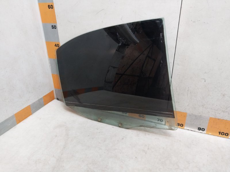 Стекло двери задней правой