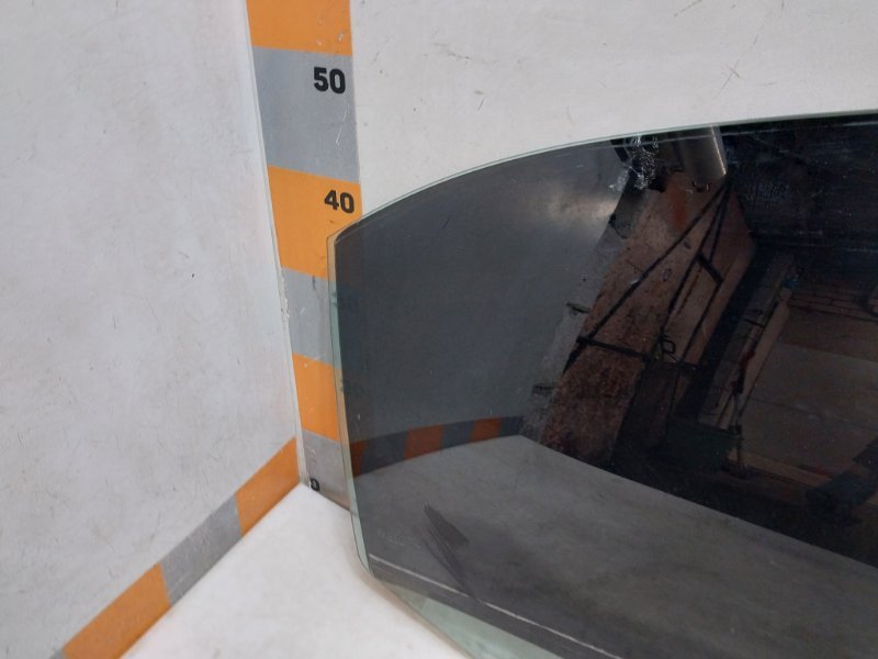 Стекло двери задней правой