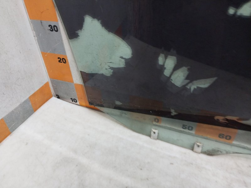 Стекло двери задней левой