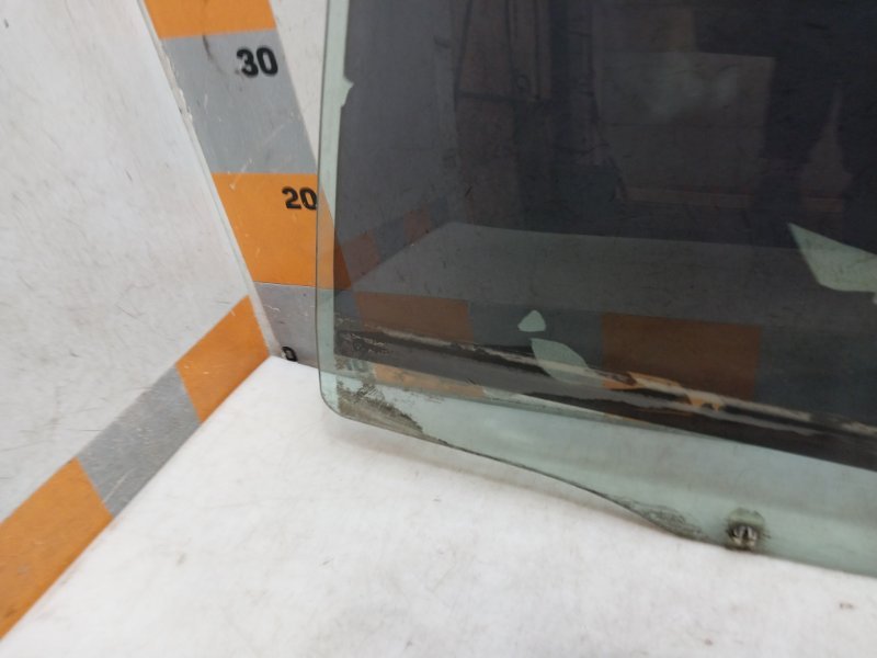 Стекло двери задней левой