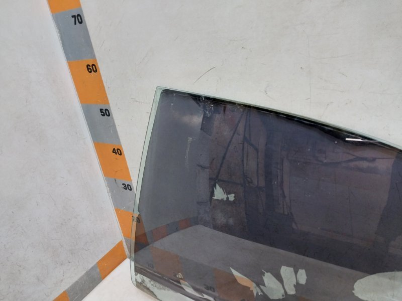 Стекло двери задней левой