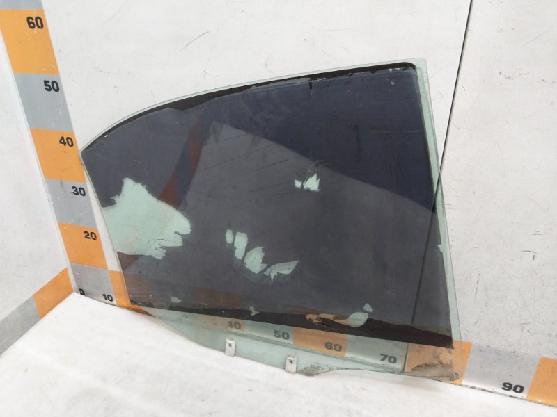 Стекло двери задней левой
