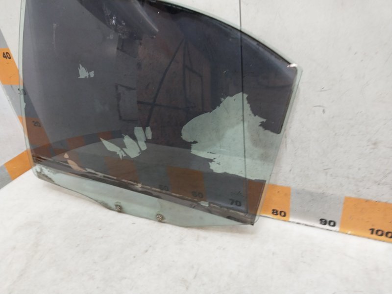 Стекло двери задней левой