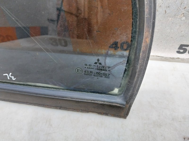 Стекло двери задней левой