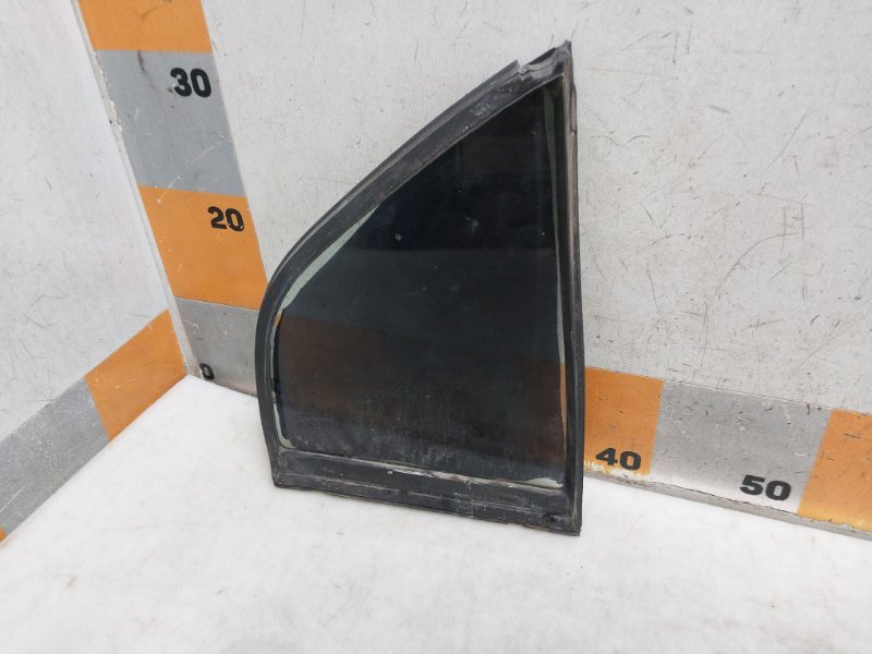 Стекло двери задней левой