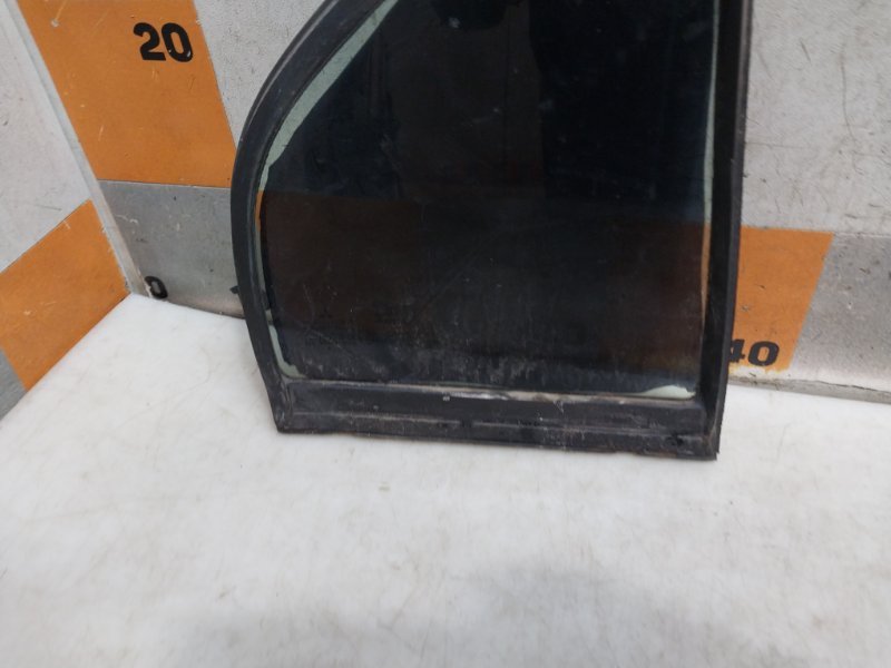 Стекло двери задней левой