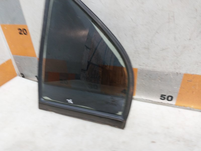 Стекло двери задней левой