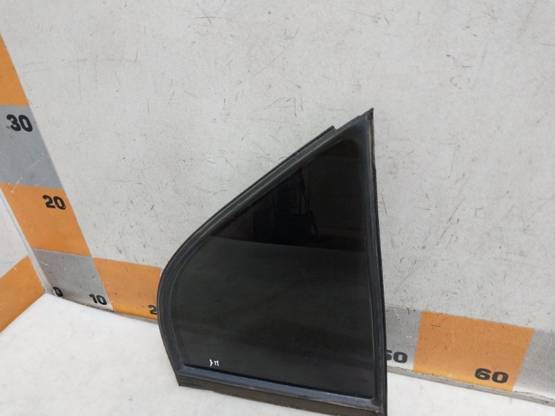 Стекло двери задней правой