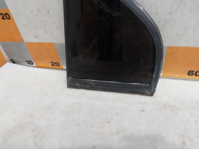 Стекло двери задней правой