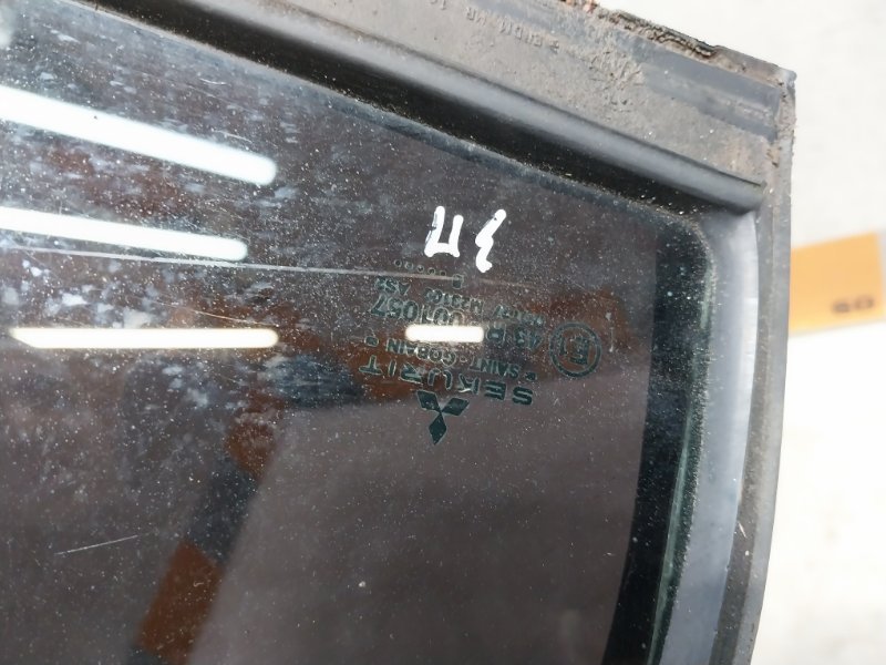 Стекло двери задней правой