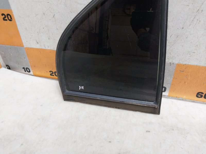 Стекло двери задней правой