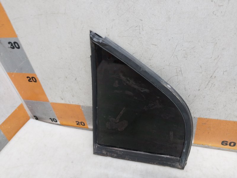 Стекло двери задней правой