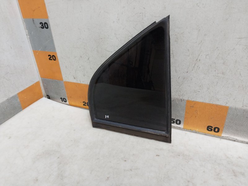 Стекло двери задней правой