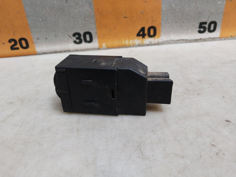 Кнопка корректора фар