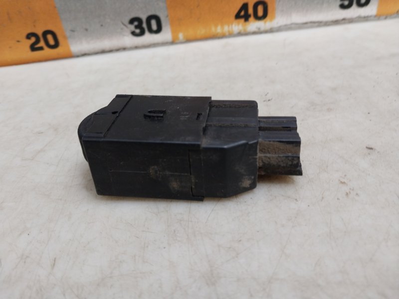 Кнопка корректора фар