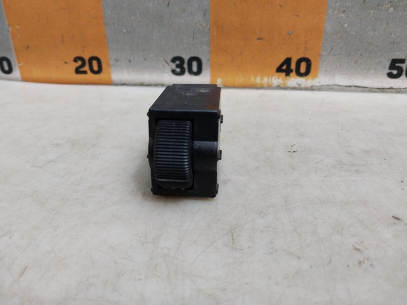 Кнопка корректора фар