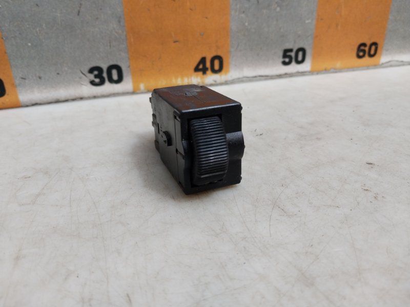 Кнопка корректора фар