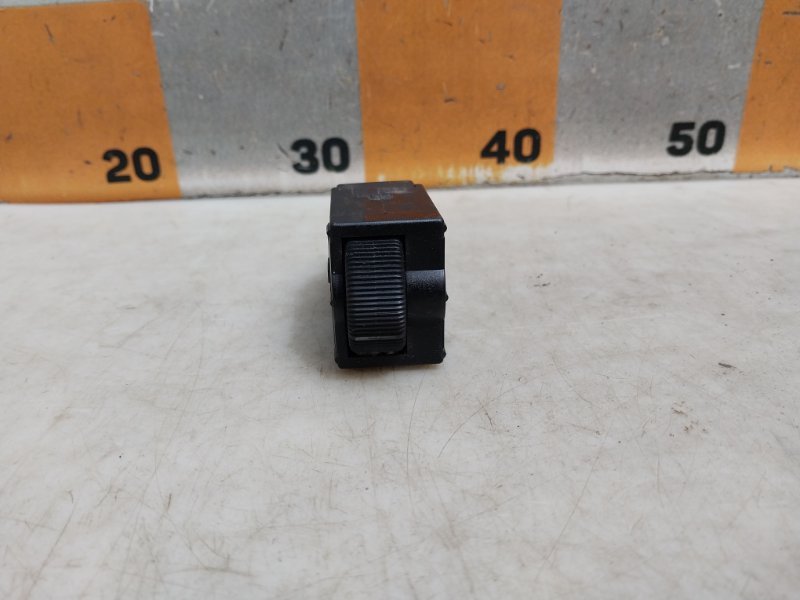 Кнопка корректора фар