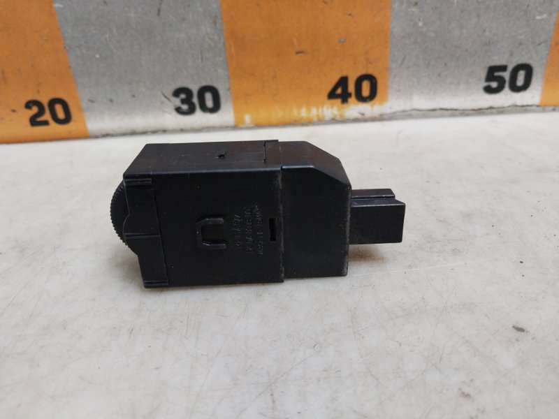 Кнопка освещения панели приборов