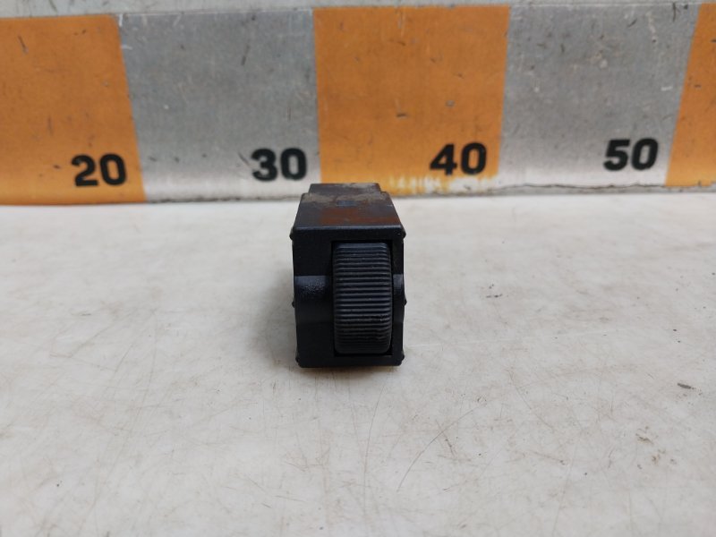 Кнопка освещения панели приборов