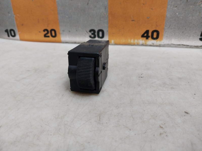 Кнопка освещения панели приборов