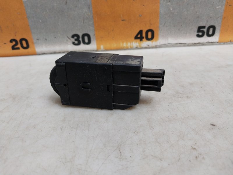 Кнопка освещения панели приборов