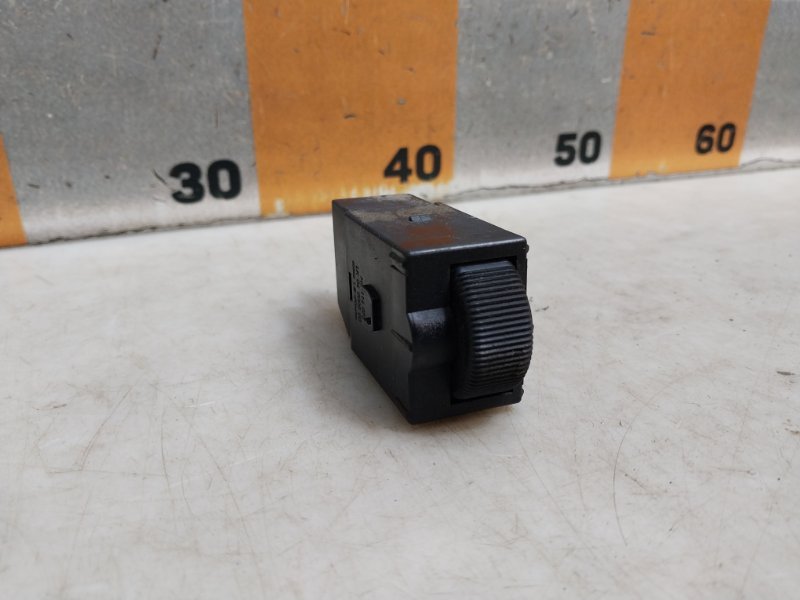 Кнопка освещения панели приборов