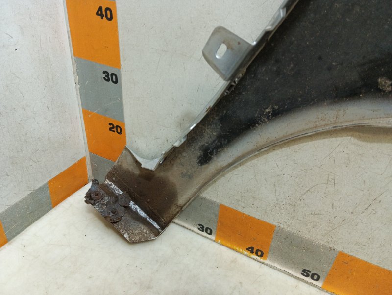 Крыло переднее левое