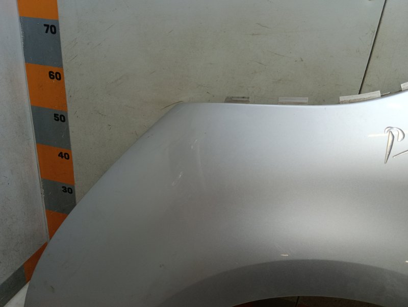 Крыло переднее левое