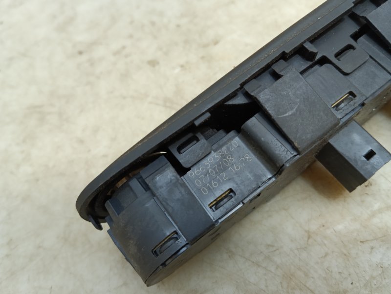 Блок управления стеклоподъемниками