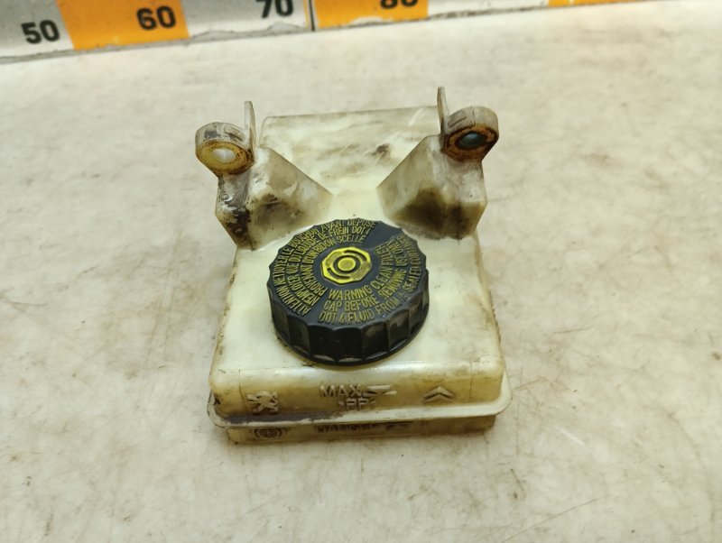 Бачок главного тормозного цилиндра