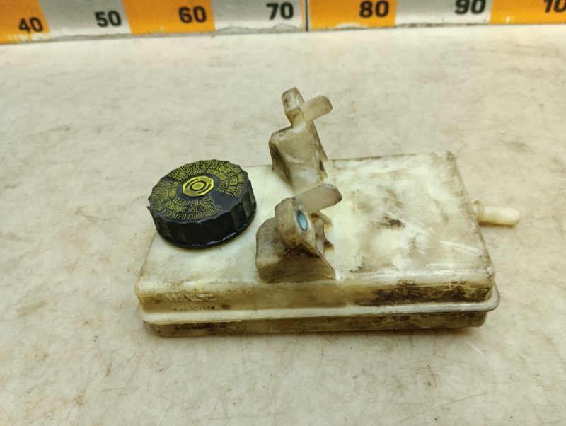 Бачок главного тормозного цилиндра