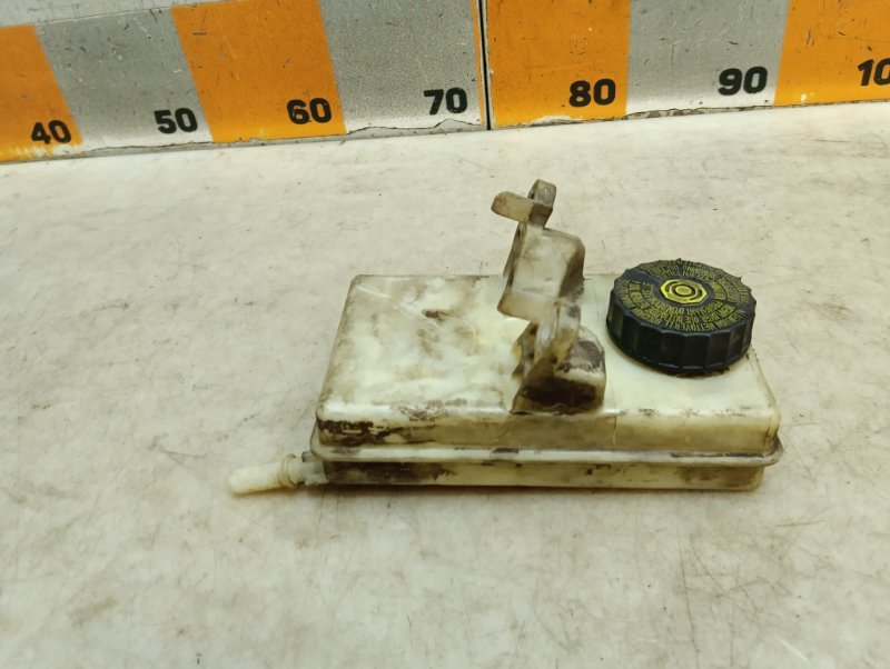 Бачок главного тормозного цилиндра