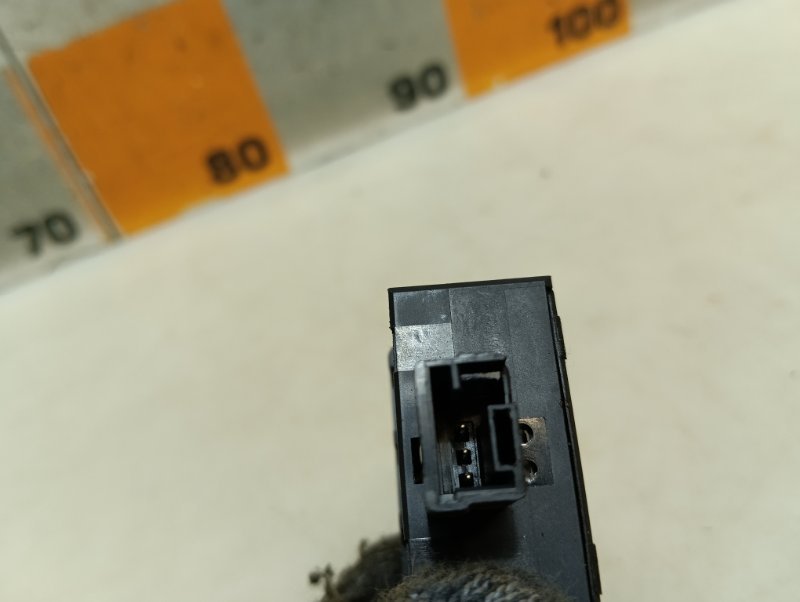 Кнопка корректора фар