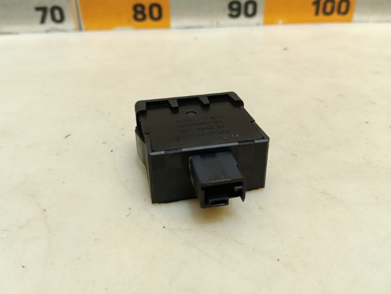 Кнопка корректора фар