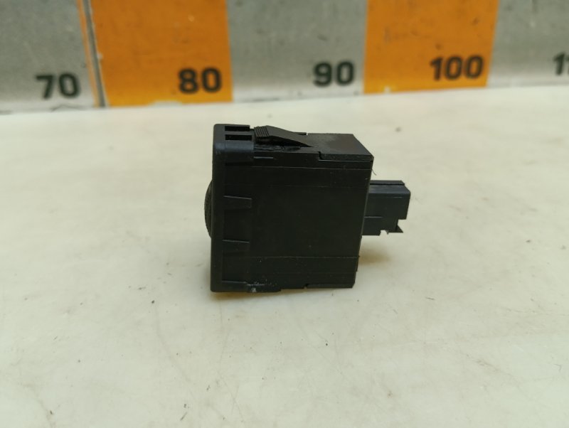 Кнопка корректора фар