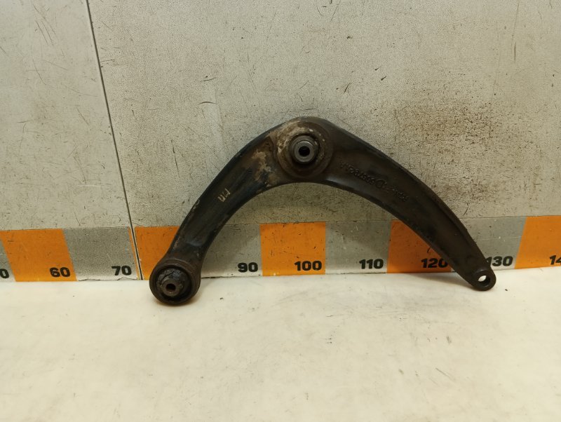 Рычаг передний правый