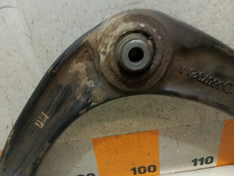 Рычаг передний правый