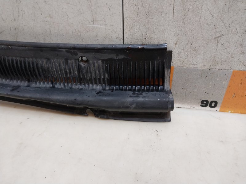 Планка под лобовое стекло