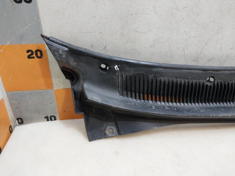 Планка под лобовое стекло