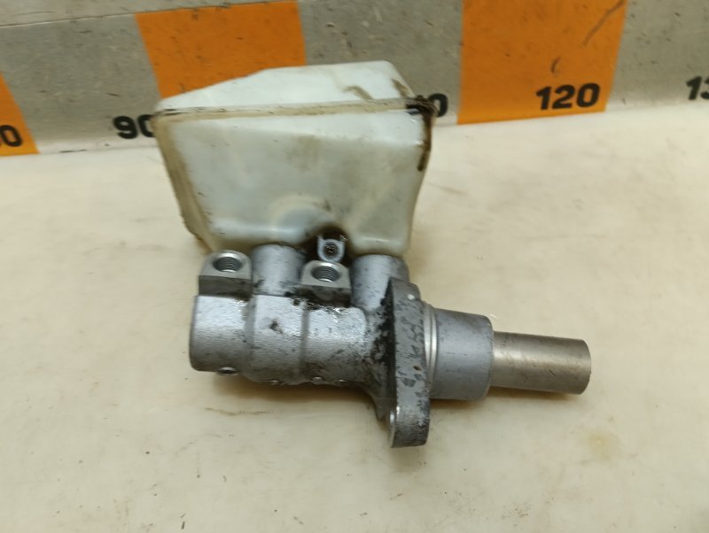 Цилиндр тормозной главный