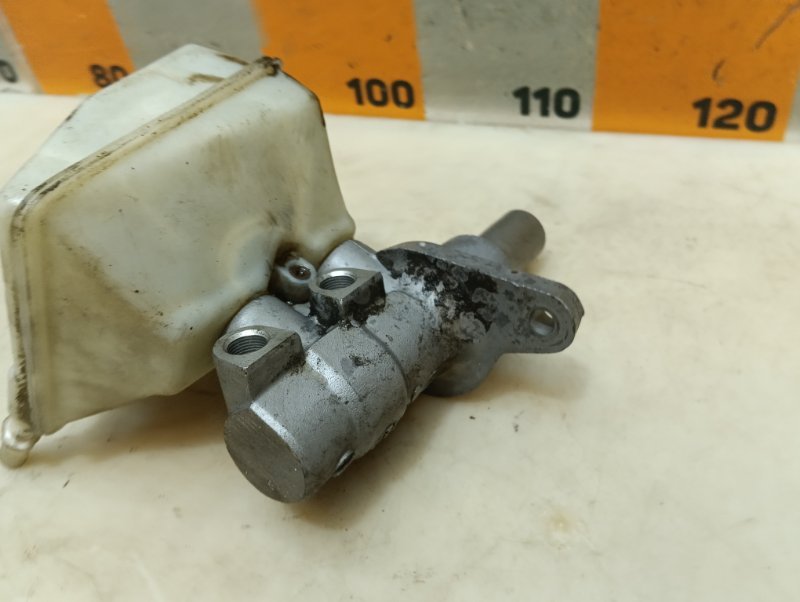 Цилиндр тормозной главный