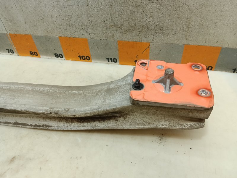 Усилитель заднего бампера