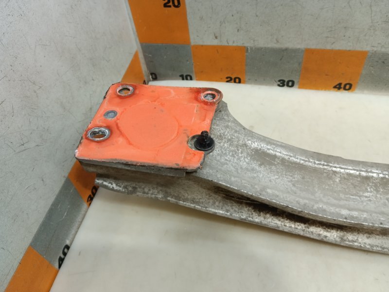 Усилитель заднего бампера