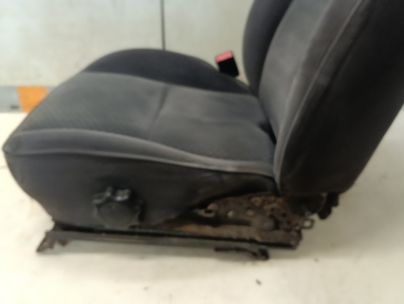 Сиденье переднее левое