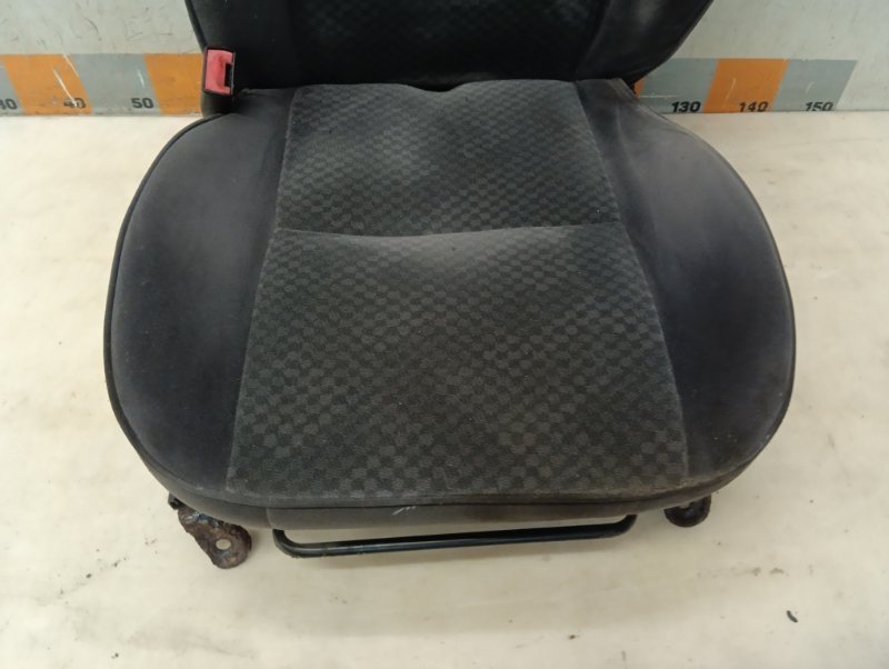 Сиденье переднее левое