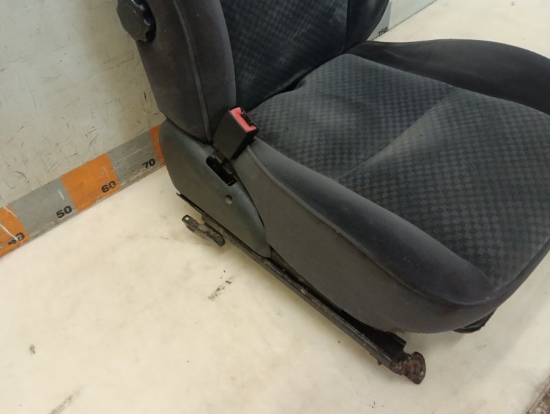 Сиденье переднее левое