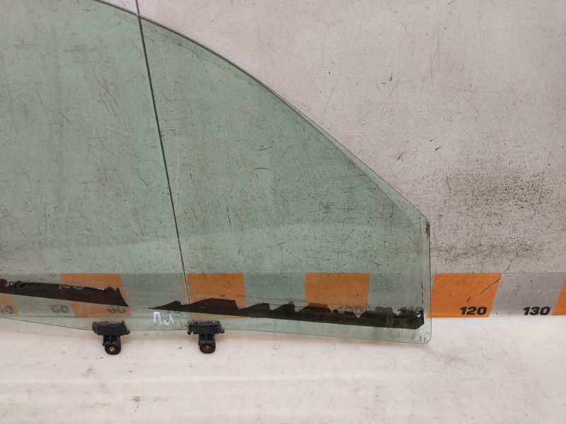 Стекло двери передней левой