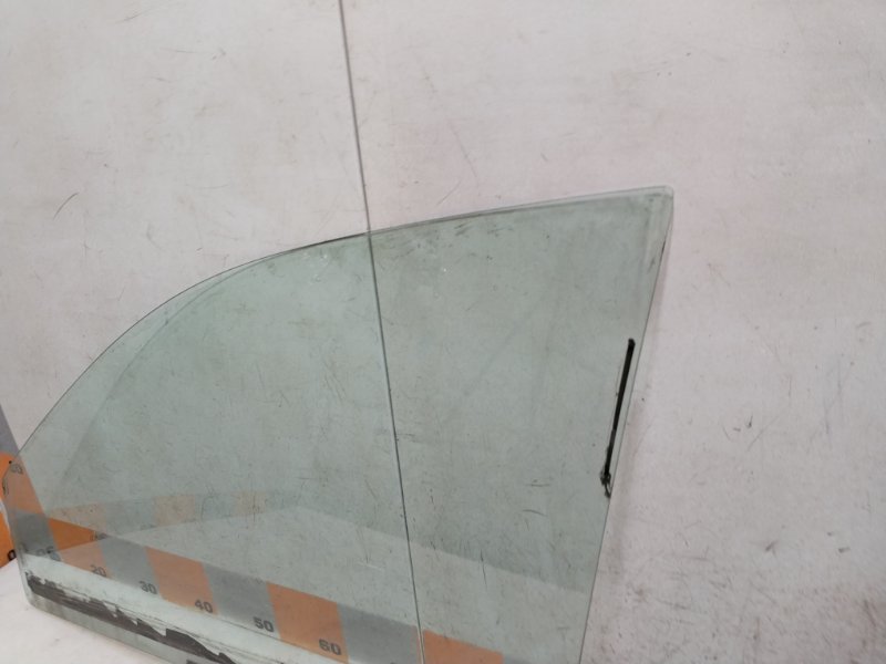 Стекло двери передней левой